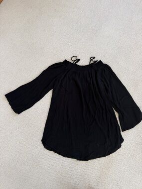 Green Dragon Black Off-Shoulder Tie-Strap Blouse with Flowy Sleeves 🌿